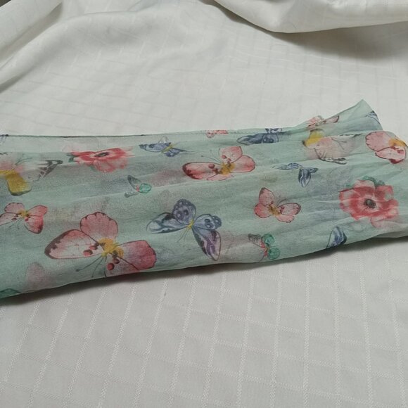 Butterflies design silk scarf - Picture 1 of 4